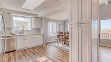 House, Multiple Beds, Beach View (Windsong Hideaway) | 3 bedrooms, individually decorated, individually furnished, bed sheets