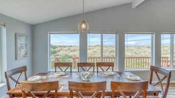 House, Multiple Beds, Beach View (Windsong Hideaway) | Private kitchen