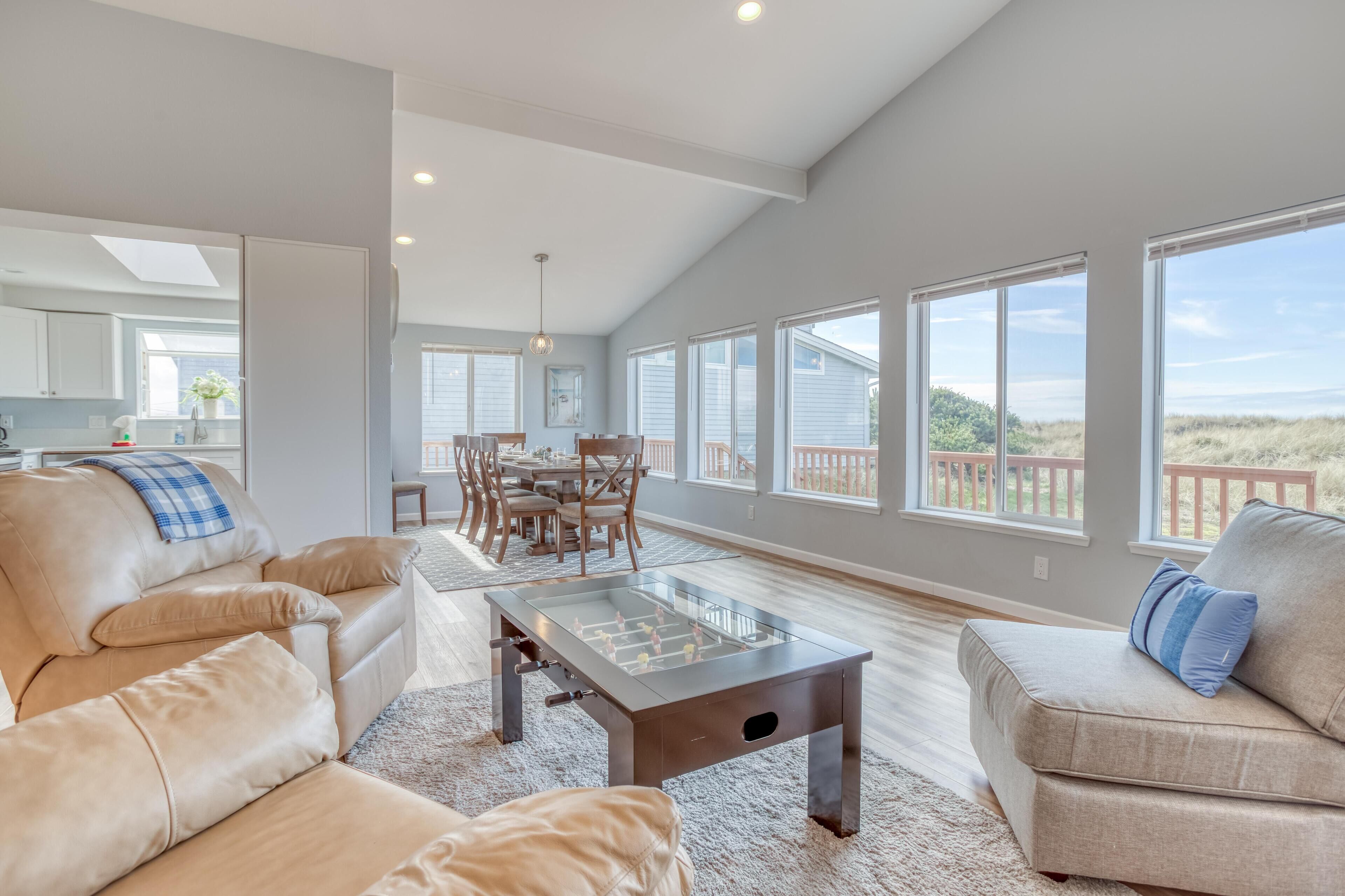 House, Multiple Beds, Beach View (Windsong Hideaway) | Living room