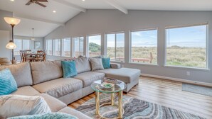 Hus, flere senger, strandutsikt (Windsong Hideaway) | Oppholdsrom