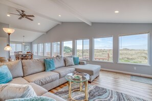 House, Multiple Beds, Beach View (Windsong Hideaway) | Living room - Windsong Hideaway (Waldport)