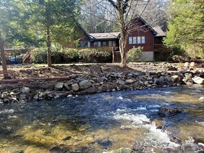 المنطقة المحيطة بالمنشأة