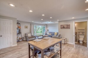 House, 2 Queen Beds (Nehalem House) | Living room - Nehalem House (Nehalem)