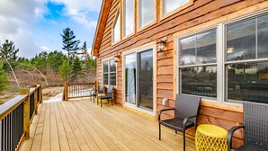 A wooden deck with outdoor seating and large windows. - Chalet Tourmaline - Charming Newly Built Chalet (Bethel)