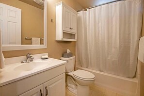 House, 2 Queen Beds (Larkspur House) | Bathroom - Larkspur House (Bend)