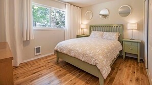 House, 2 Queen Beds (Larkspur House) | 2 bedrooms - Larkspur House (Bend)