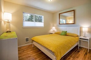 House, 2 Queen Beds (Larkspur House) | 2 bedrooms - Larkspur House (Bend)