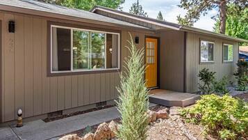 House, 2 Queen Beds (Larkspur House) | Exterior