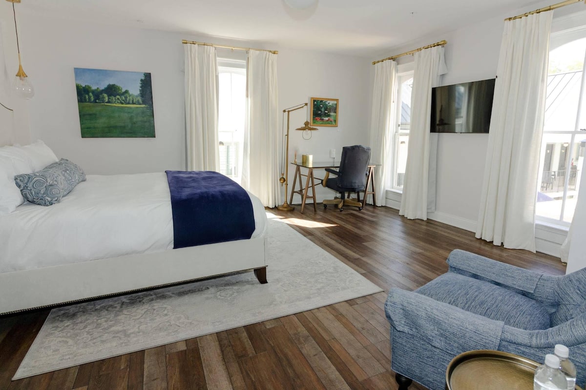 Standard Room, 1 King Bed, Non Smoking