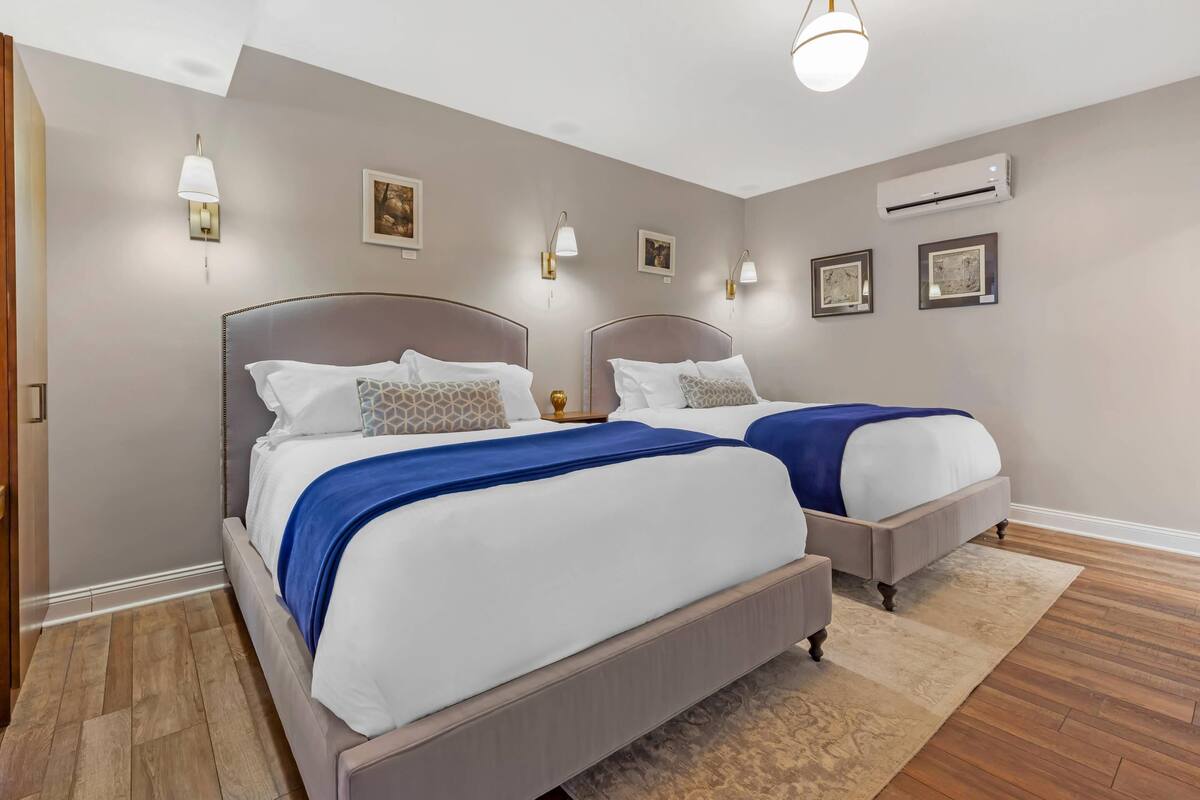 Suite, 2 Queen-Betten, Nichtraucher (Top Floor) | Hochwertige Bettwaren, Daunenbettdecken, Verdunkelungsvorhänge