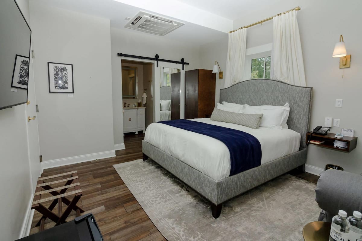 Standard Room, 1 King Bed, Non Smoking