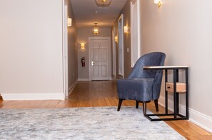 Hallway - The Colonial Inn, an Ascend Collection Hotel (Hillsborough)