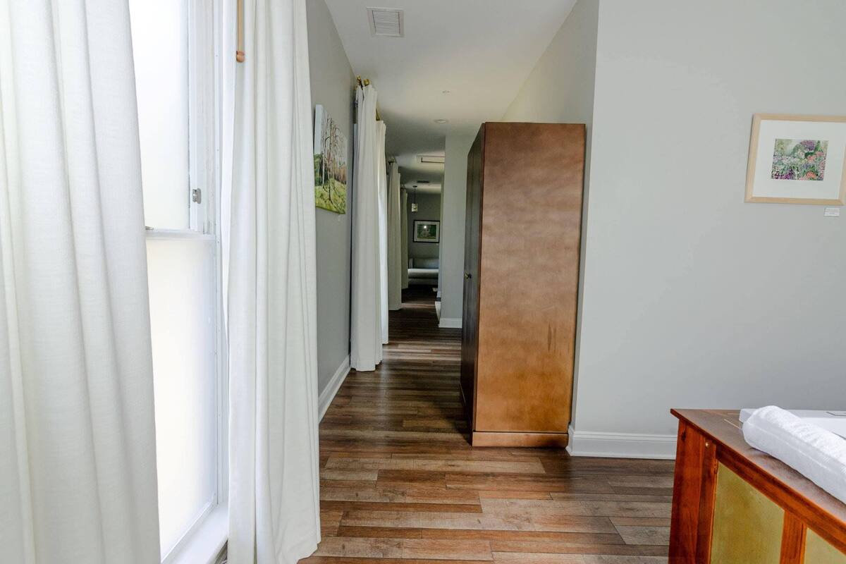 Suite, 1 King Bed, Non Smoking, Corner