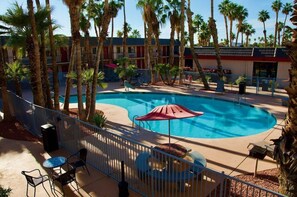 Outdoor pool - Ramada by Wyndham Yuma (Yuma)