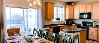 BEACH PARADISE V - 4BR, 3.5BA NEW GARAGE Townhouse in PRIME MIDTOWN OC!