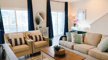 Una Smart TV, videojuegos, Netflix, un reproductor de DVD