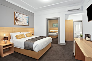 Deluxe Quadruple Room, 2 Queen Beds, Non Smoking
