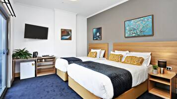 Coffres-forts dans les chambres, bureau, Wi-Fi gratuit, draps fournis