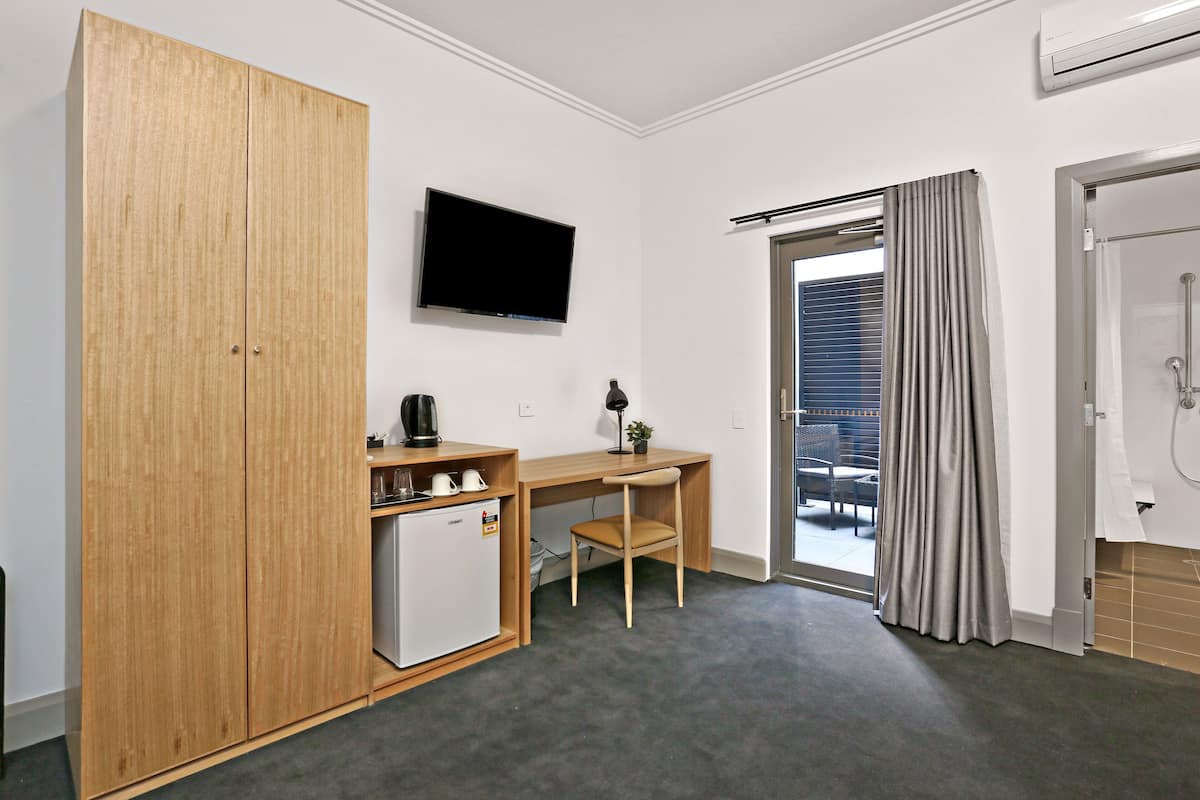 Deluxe Double Room, 1 King Bed, Accessible, Balcony | In-room safe, desk, free WiFi, bed sheets
