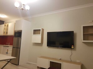 Fridge, microwave, stovetop, dishwasher - Canberra self contained studio in central location (Griffith)