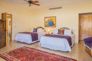 4 bedrooms, in-room safe, travel cot, free WiFi - Villa Dos Vistas: Huge Pool Deck w/ Ocean Views. Cook Available. Promos availabl (Cabo San Lucas)