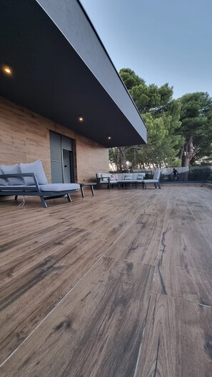 Terrace/patio - LuxuriousVilla , sauna, sea view, 200 m from the beach (Fažana)