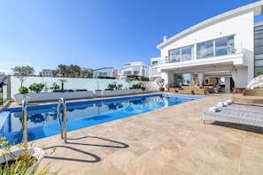 Outdoor pool - Lombardi Seafront Villa (Paralimni)