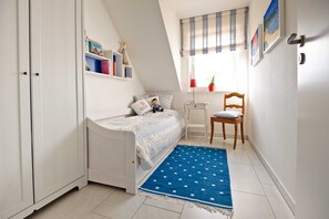 3 chambres, coffres-forts dans les chambres, bureau