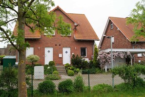 Unclassified image, 3 of 15, button