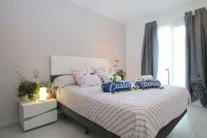 2 slaapkamers, een strijkplank/strijkijzer, gratis wifi, beddengoed