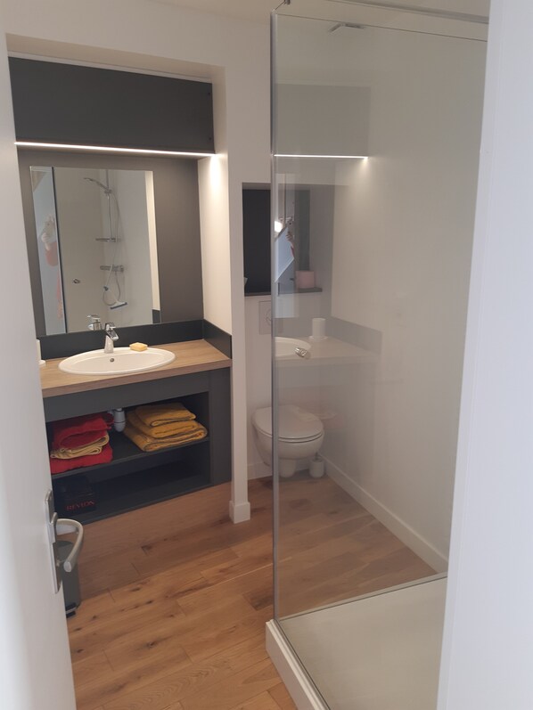Een douche, een haardroger