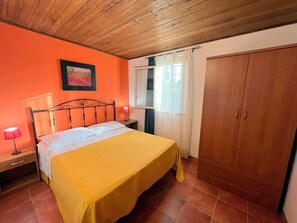 2 chambres, fer et planche à repasser, Wi-Fi gratuit, draps fournis
