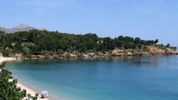 Plage à proximité, chaises longues