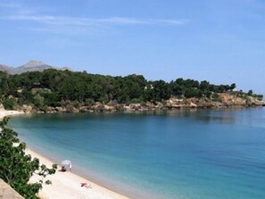 Plage à proximité, chaises longues