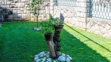 Apartment (One-Bedroom Apartment with Terrace (2) | Exterior