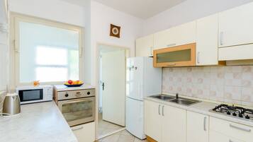 Apartment (One-Bedroom Apartment with Terrace (4) | Private kitchenette | Fridge