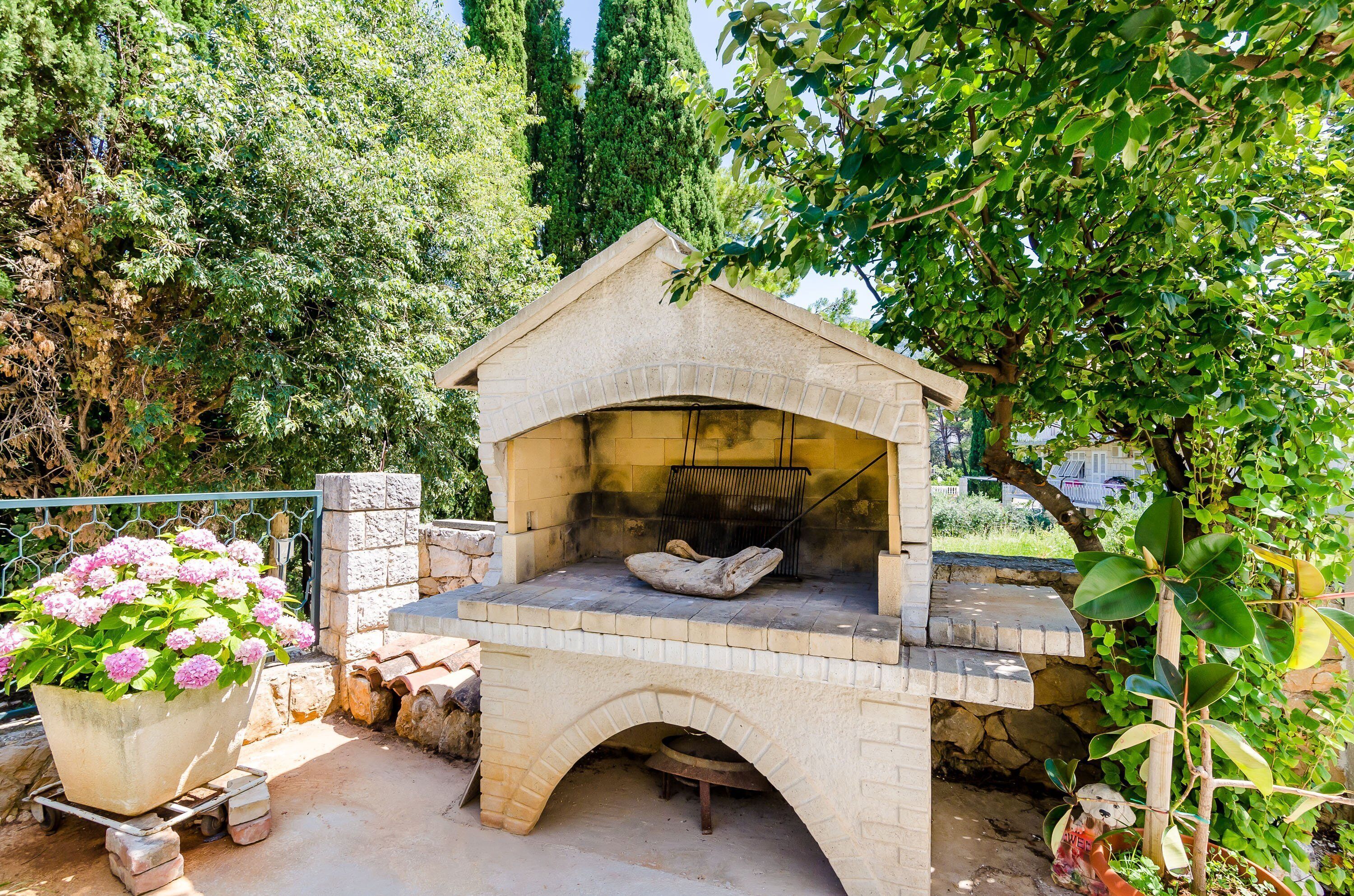 Apartment (One-Bedroom Apartment with Terrace (2) | BBQ/picnic area