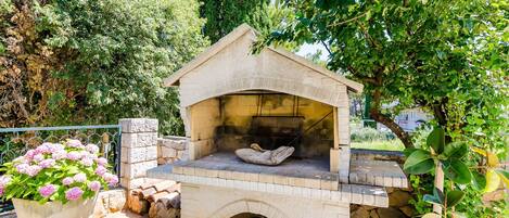 Apartment (One-Bedroom Apartment with Terrace (2) | BBQ/picnic area