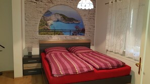 3 habitaciones, caja de seguridad en la habitación y escritorio 