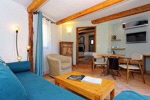 ห้องสวีท, วิวสวน | 1 ห้องนอน, มินิบาร์, ตู้นิรภัยในห้องพัก, ห้องพักตกแต่งอย่างมีเอกลักษณ์