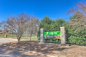 Welcome to Herdklotz Park, where you can enjoy the scenic surroundings.