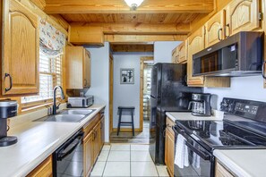 Fridge, microwave, stovetop, dishwasher