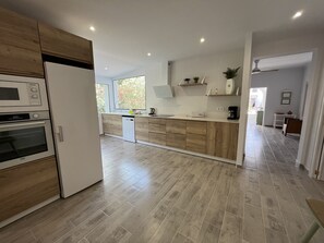 Unclassified image, 4 of 44, button