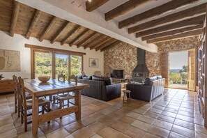 TV, fireplace - Stone villa in a natural environment with 3 bedrooms, 2 bathrooms, barbecue, wifi and pool (Inca)