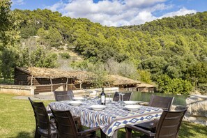 Outdoor dining - Stone villa in a natural environment with 3 bedrooms, 2 bathrooms, barbecue, wifi and pool (Inca)