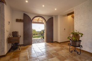 المنشأة من الداخل