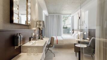 Premium bedding, in-room safe, individually decorated