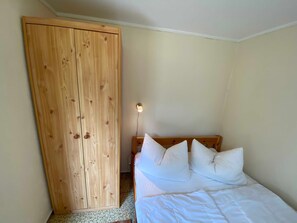 2 Schlafzimmer, Reisekinderbett, Bettwäsche