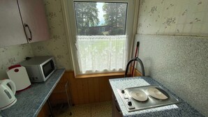 冷蔵庫、電子レンジ、ハイチェア