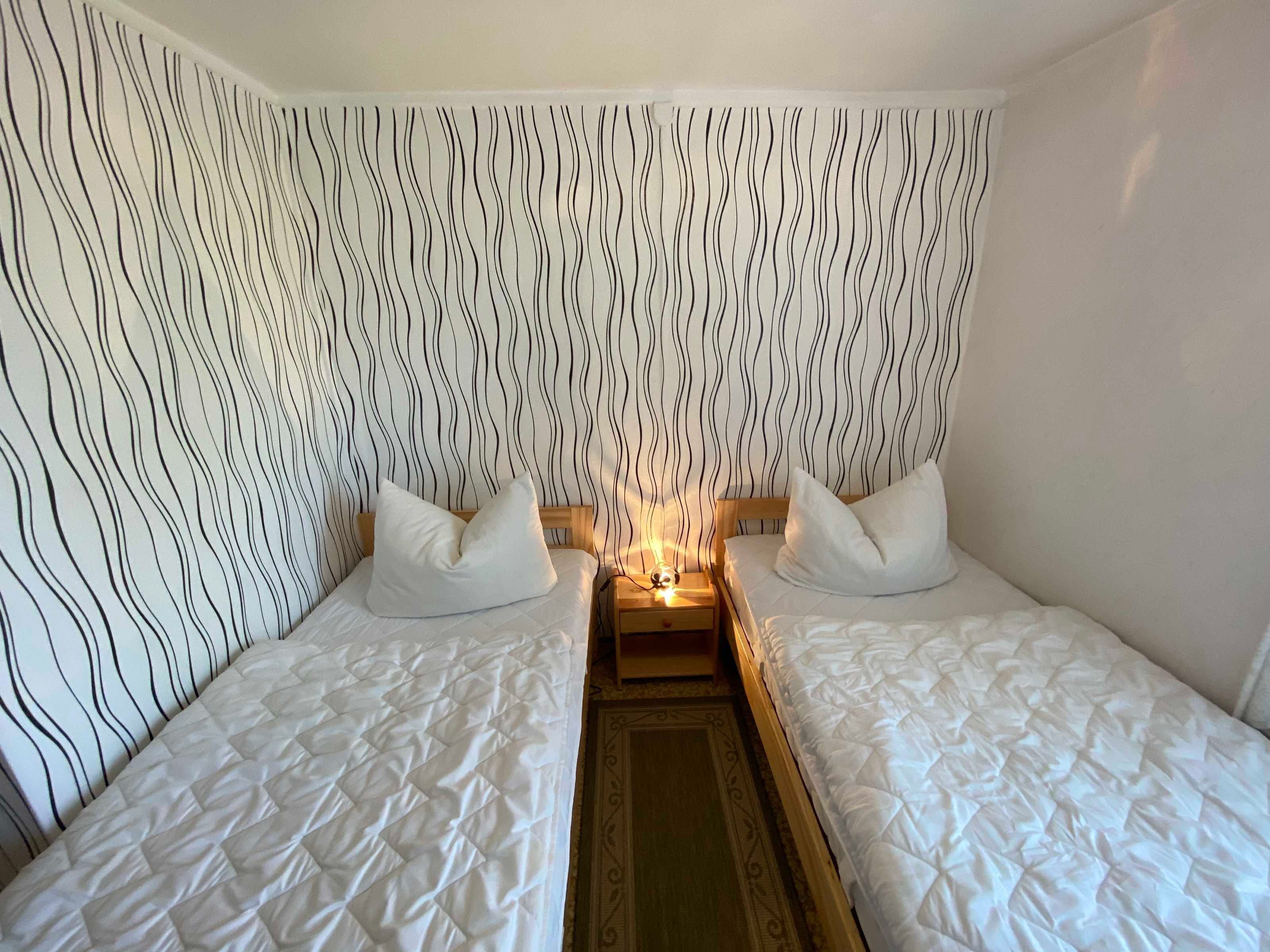 2 bedrooms, travel crib, bed sheets
